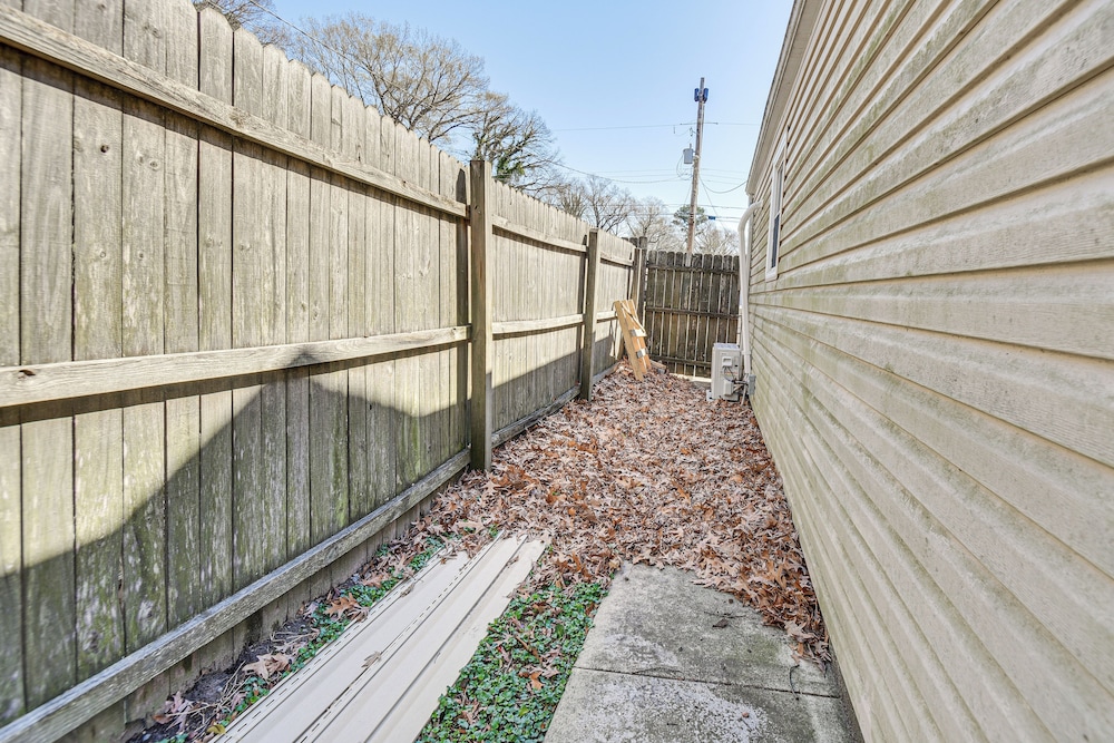 11 Mi to Virginia Beach Boardwalk: Studio Retreat!