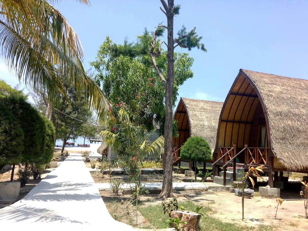 Nusa Indah Bungalows view 4