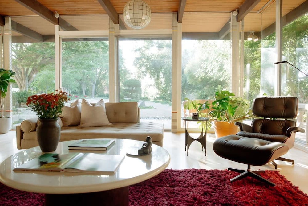 Zen Mountain Getaway w a Pool Hot Tub 5 Beds