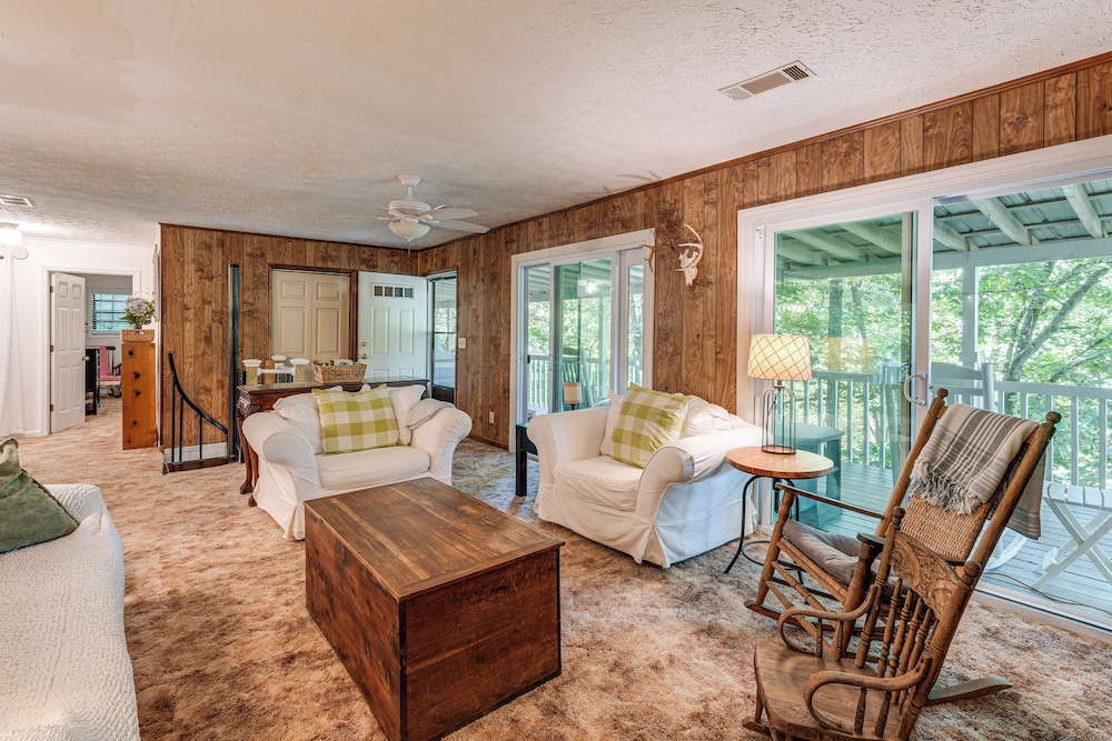 Hiwassee River Gem w/ Huge Decks: Great for Groups