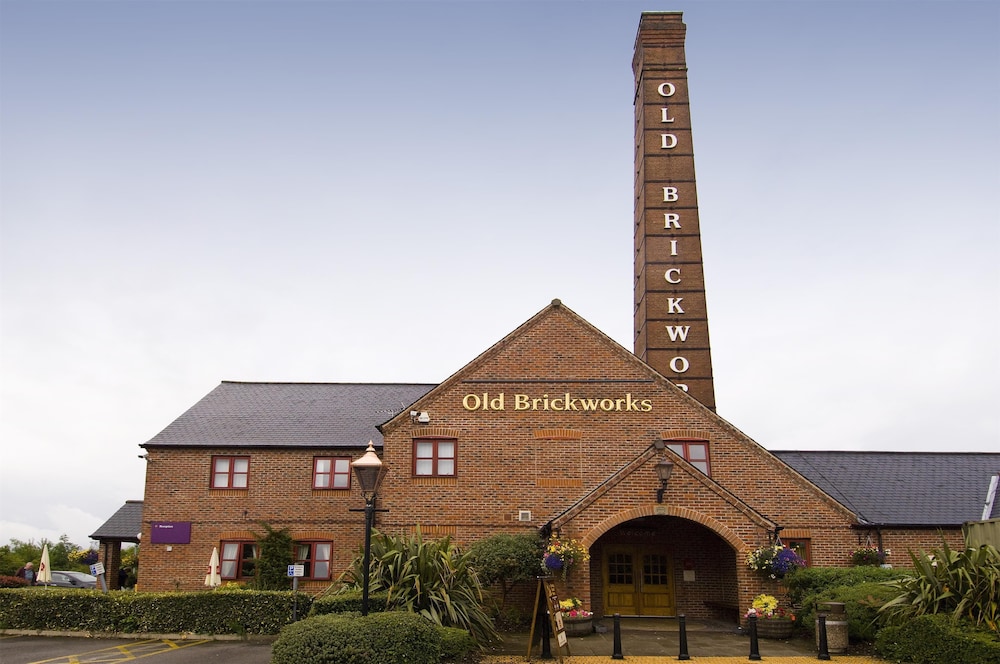 Premier Inn Leeds South - Birstall — photo 11
