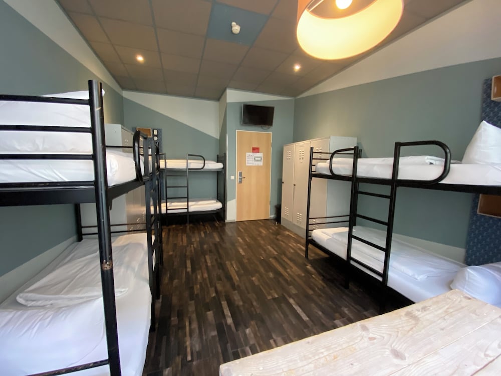 Singer109 Hostel
