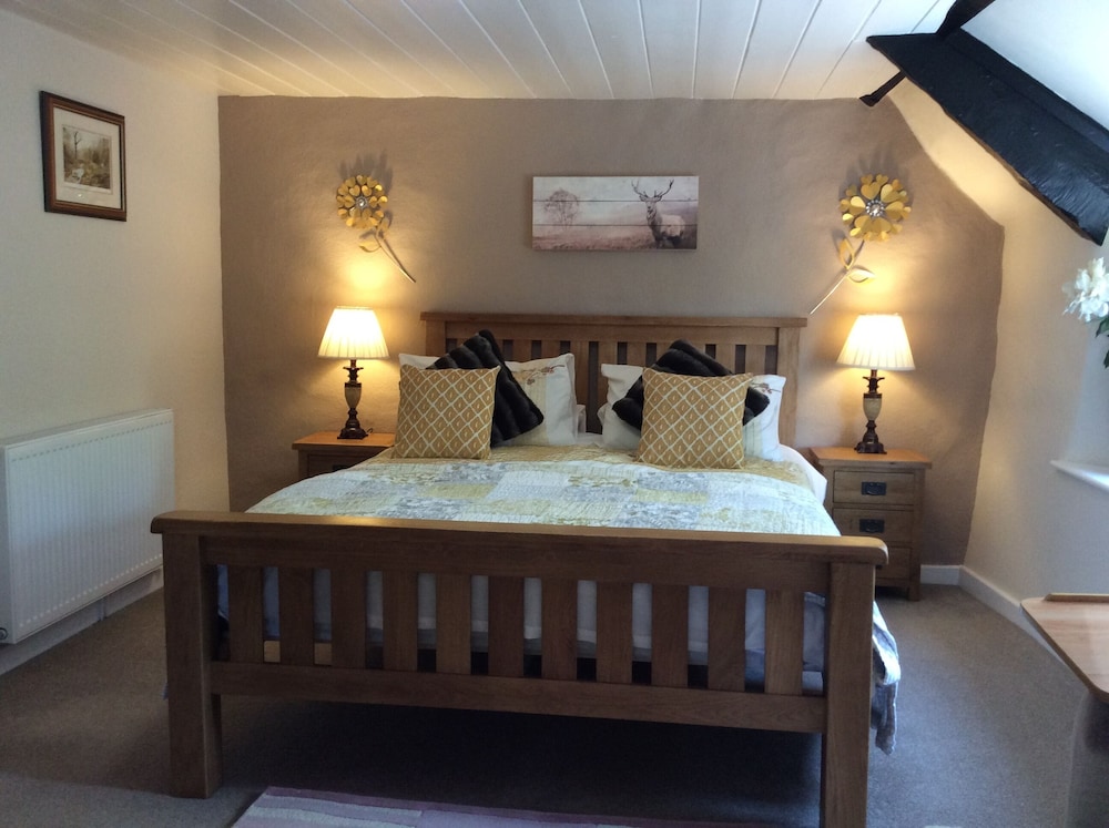 The Snuggery a Cosy Country Cottage view 3