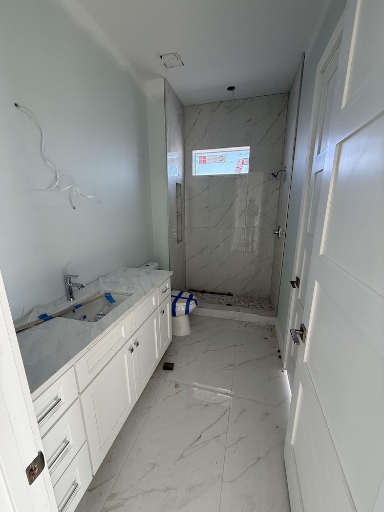 Brand New Luxury Build 265 Carolina Ave: Heated Pool, Hot Tub 6 Bedroom Home