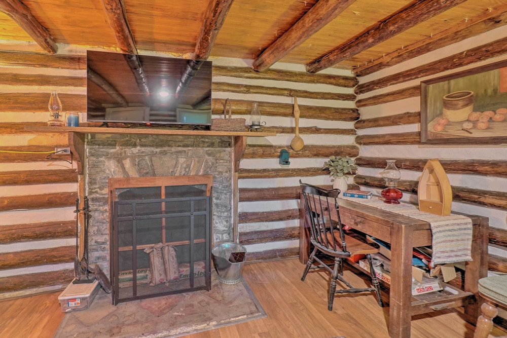 Pet-friendly Speedwell Cabin, 1 Mi to Water! view 4