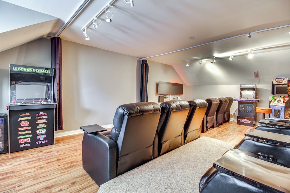 Private Pool & Game Room: Home Near Savannah