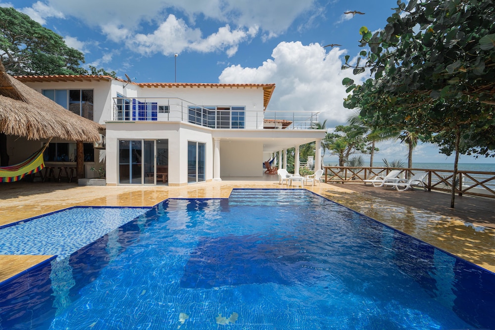 Villa El Francés 4BD WPool & Beach Front