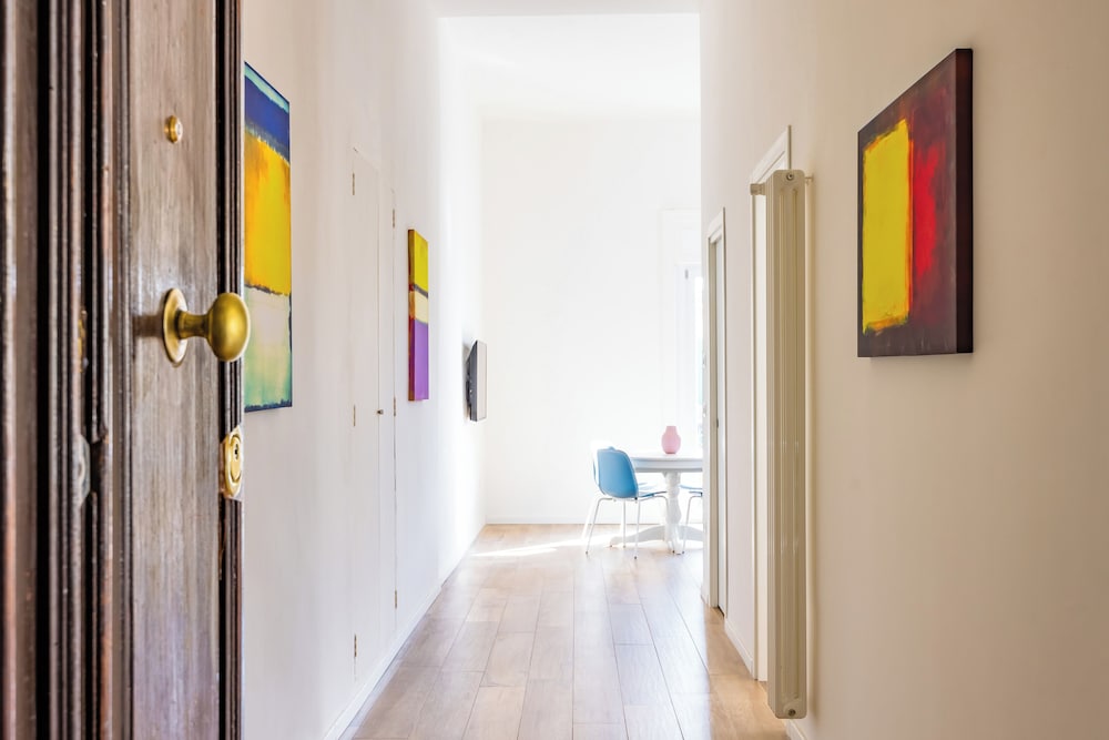 Sunny Panoramic Apartment by Napoliapartments
