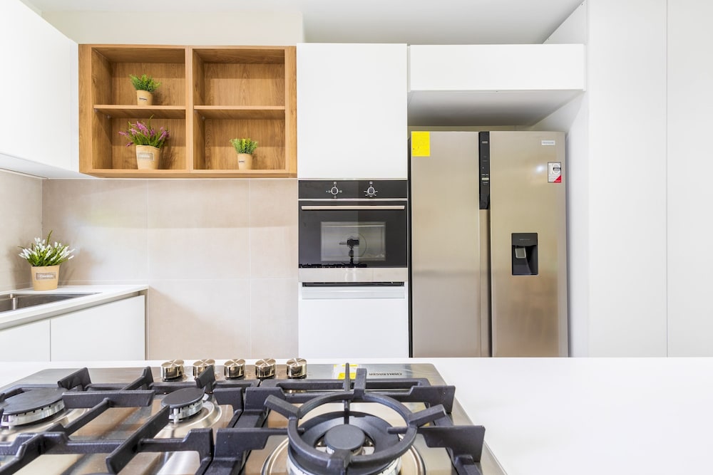 Chic 2BR Stay w Terrace Picuzzi 5 Min to Beach