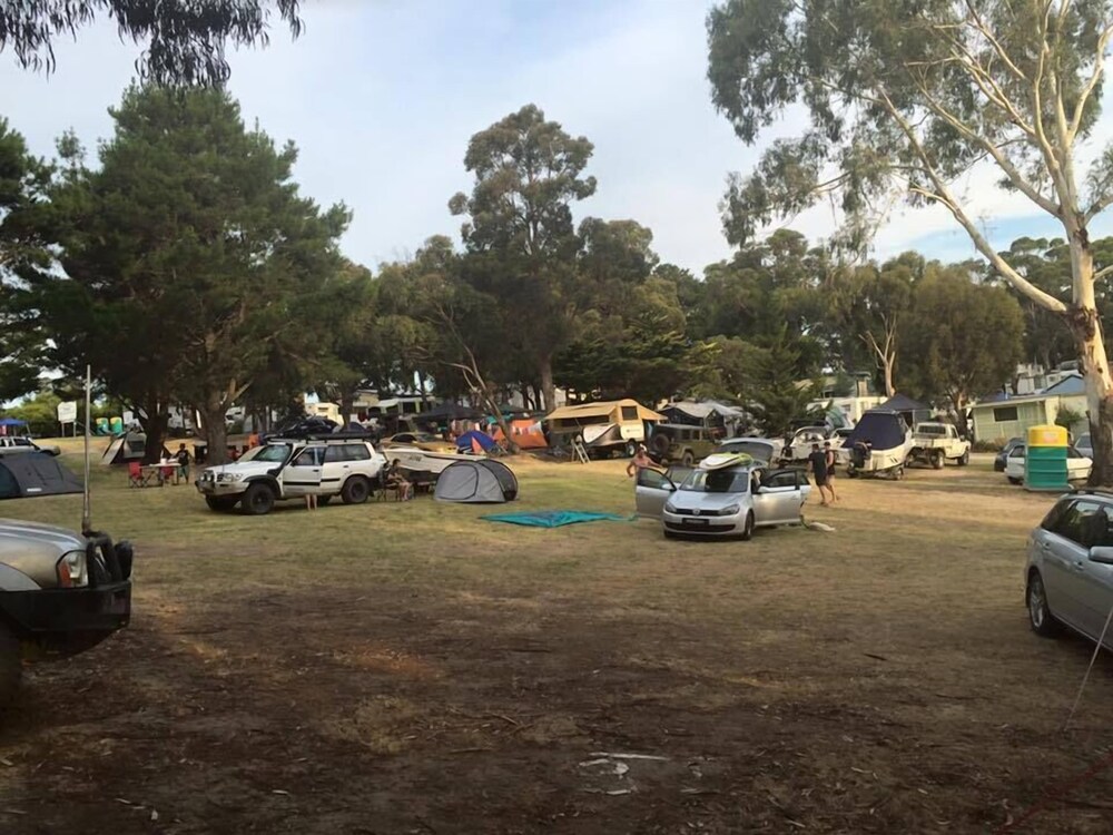 Lakes Caravilla Caravan Park