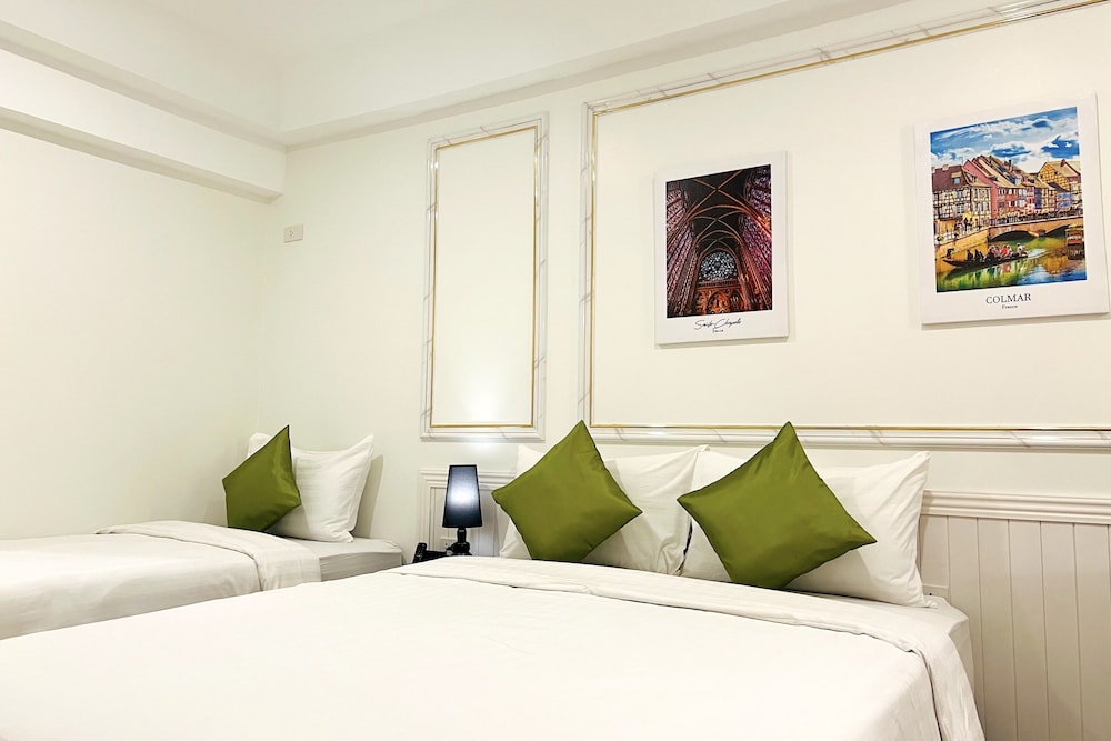Travelier Hostel
