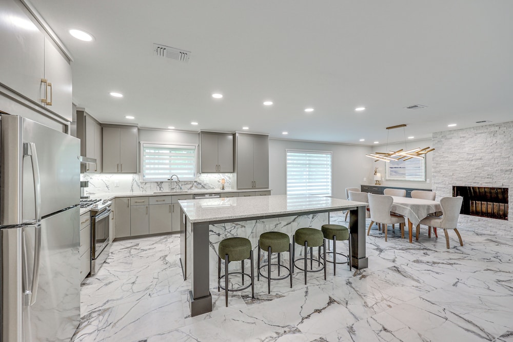 < 1 Mi to Sau: Newly Renovated Home w/ Yard!