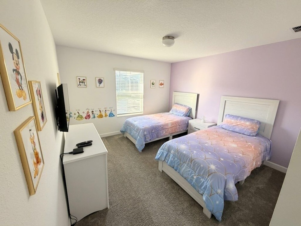 Stunning 4 Bed Townhome With Splash Pool-1160ks 4 Bedroom Townhouse