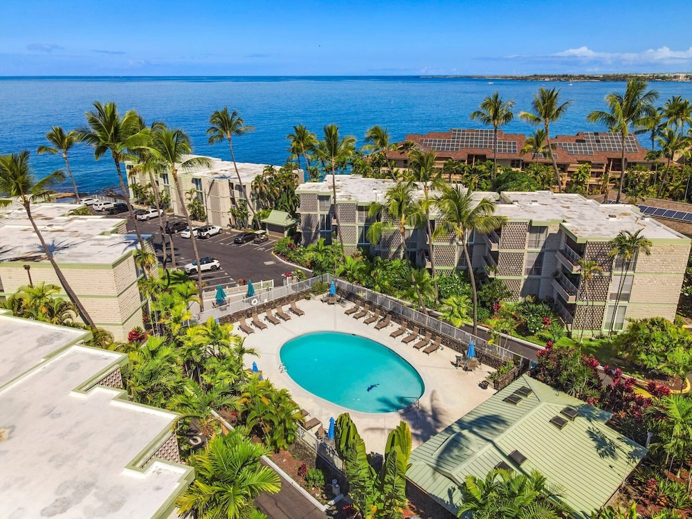 Oceanview Kona Condo - Pool, Lanai, Walk to Town - Vrkcv