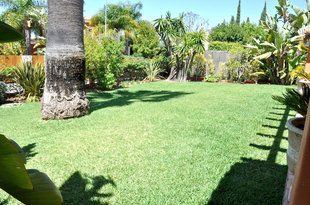 Fantastic for Family Gatherings, Optional Pool Heating, Free Air Con & Wifi