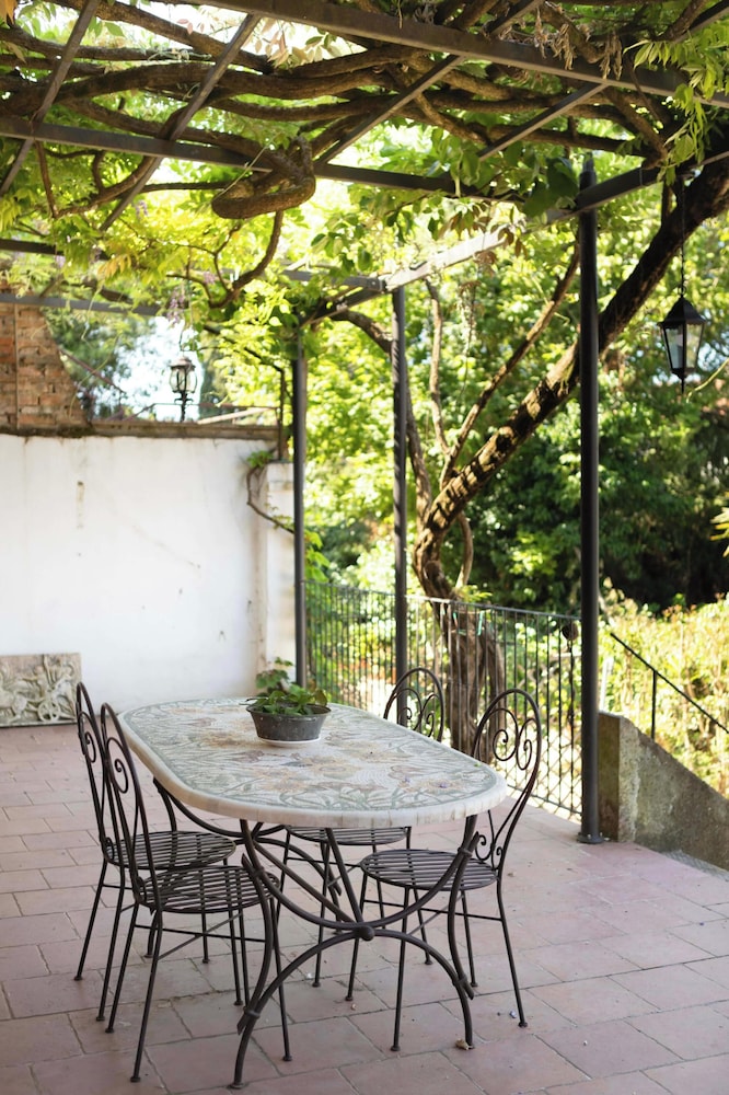 Tuscany - Townhouse - Sleeps 18 - Garden Near Lake