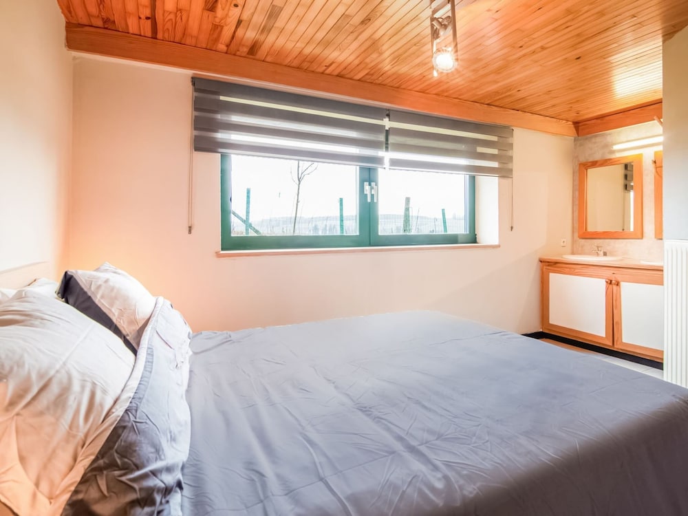 Cottage in Vaux-sur-sure With Garden view 4