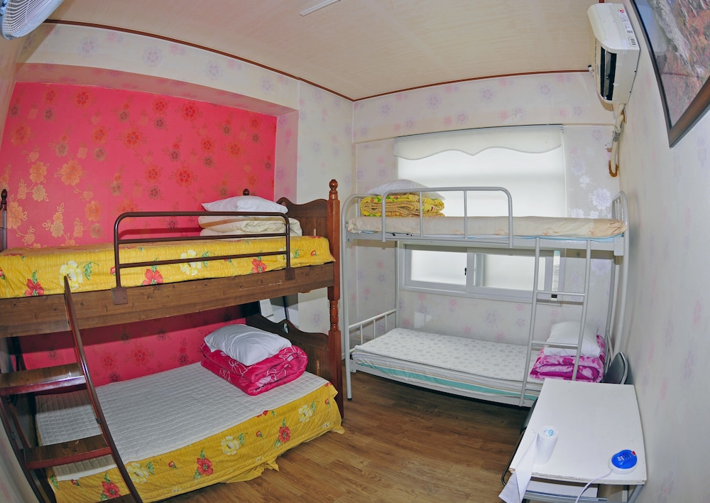 Hwaseong Guest House - Hostel