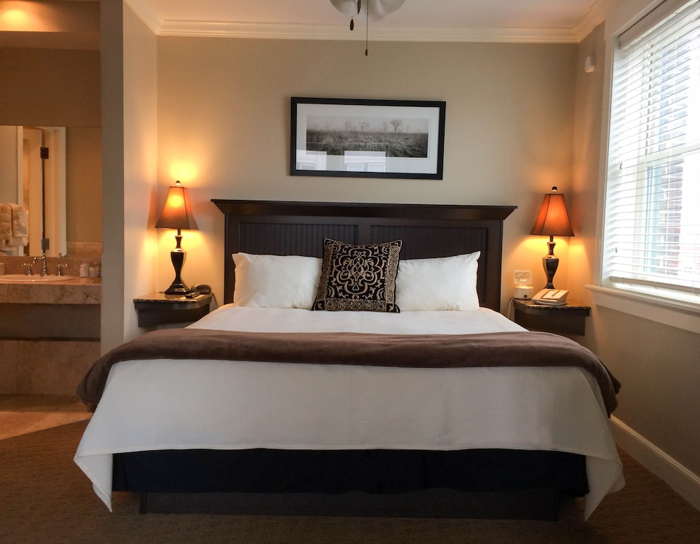 Lawrence Vacations - The Eldridge Hotel - Property Image 23