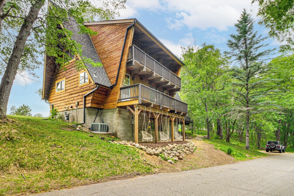 Canal Across Street: Family Cabin in Breezy Point!