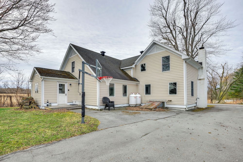 3 Blocks to Lake Ontario: Getaway in Cape Vincent!