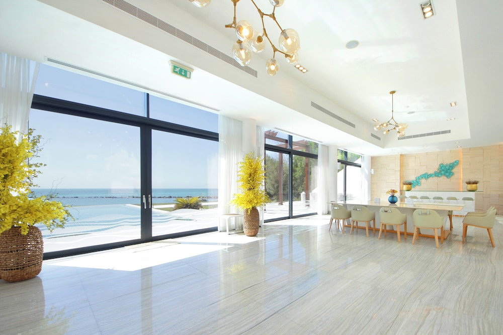 Royal Retreat Villa at Nurai Island