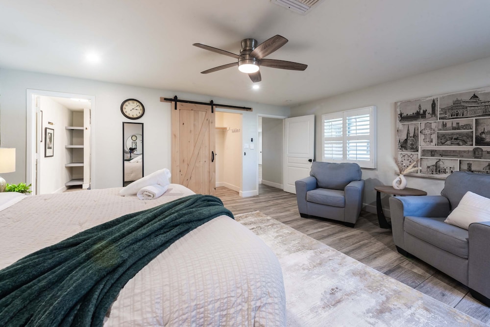 Phoenix 4 BDR Home With Outdoor Entertainment