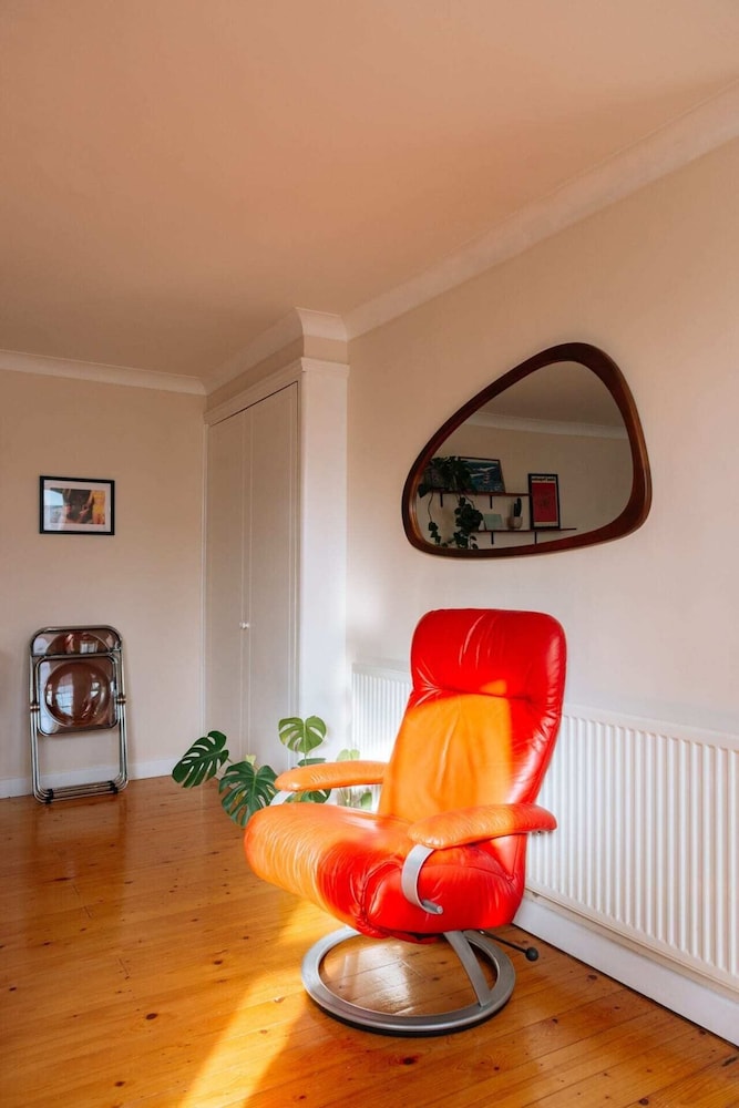 Bright 2BD Flat - 2 Mins to the Beach, Brighton! view 4
