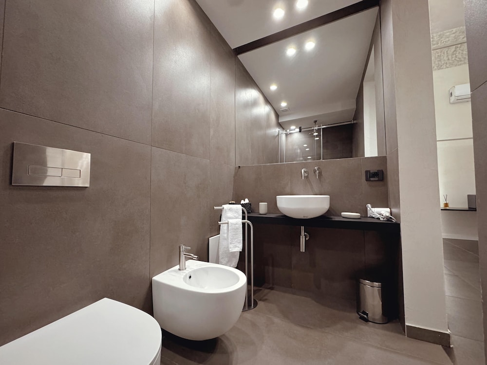 Corona Suite