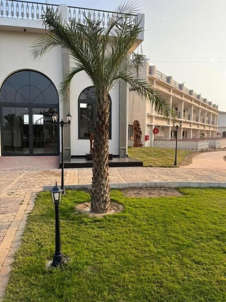 Narwar Lakefront Resort