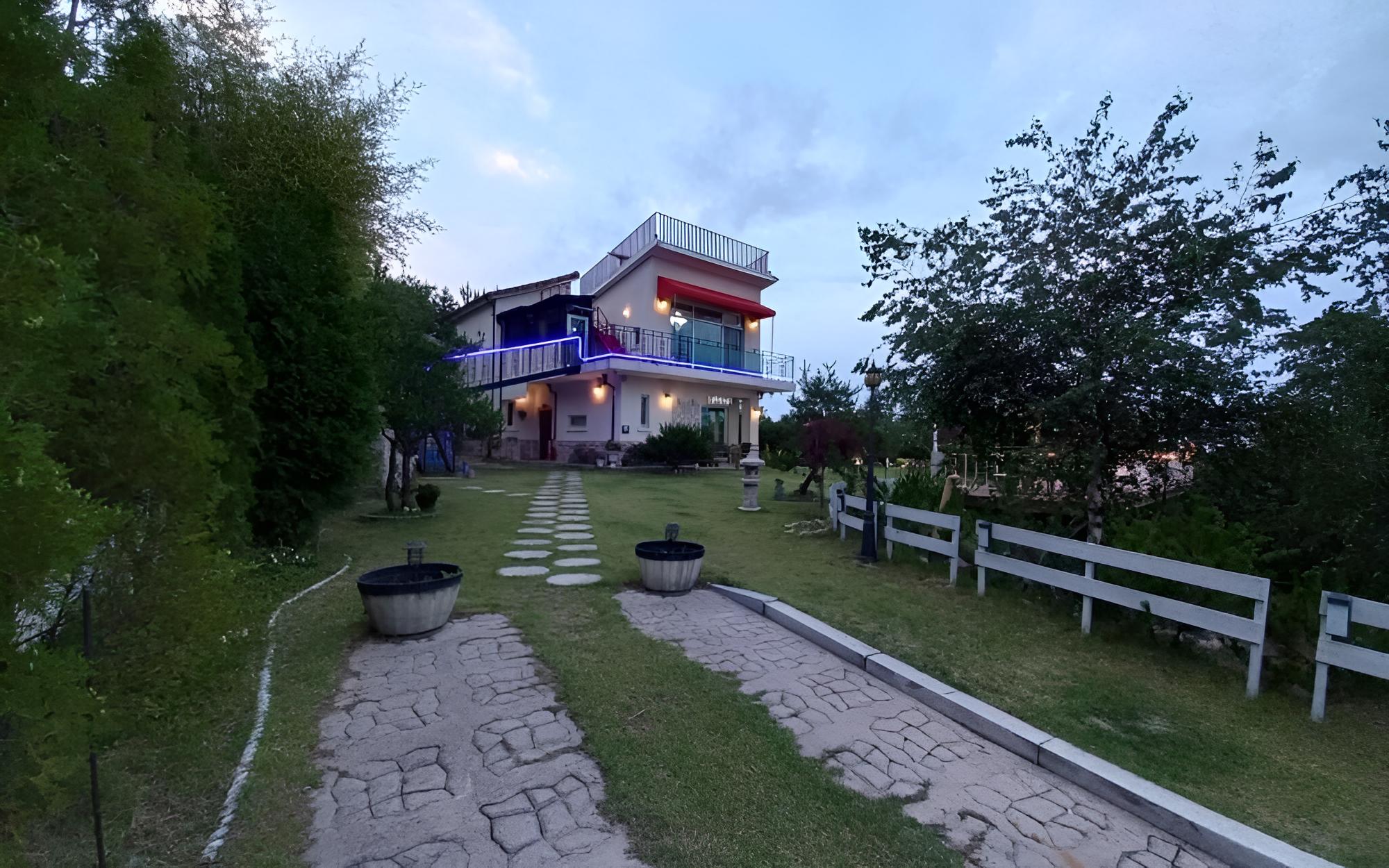 Goseong Rozelle Pension view 3