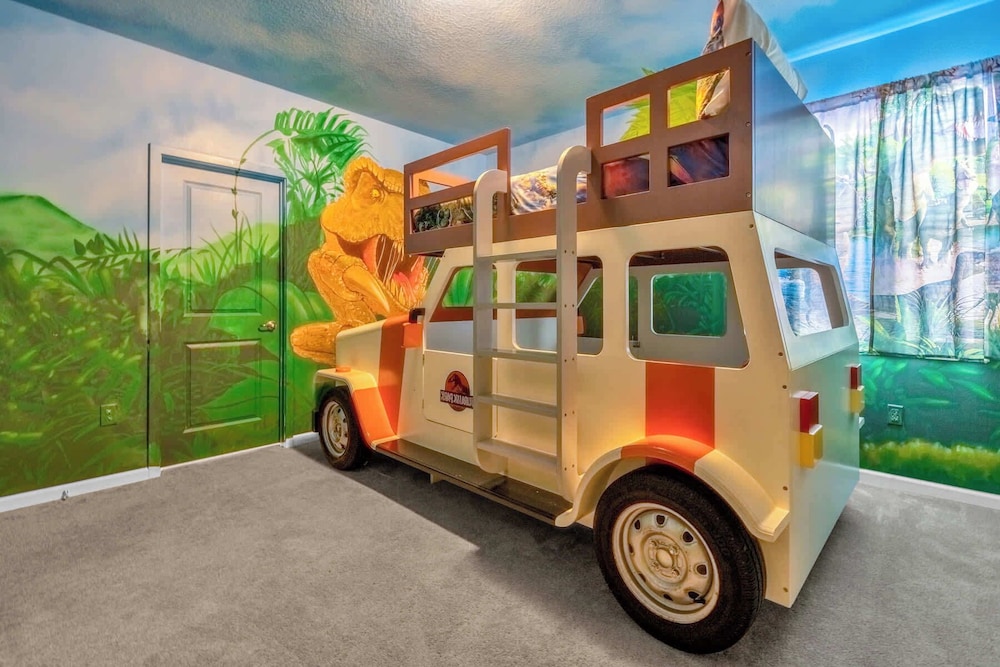 Upstay: Themed Family Home w Pool & Games Room