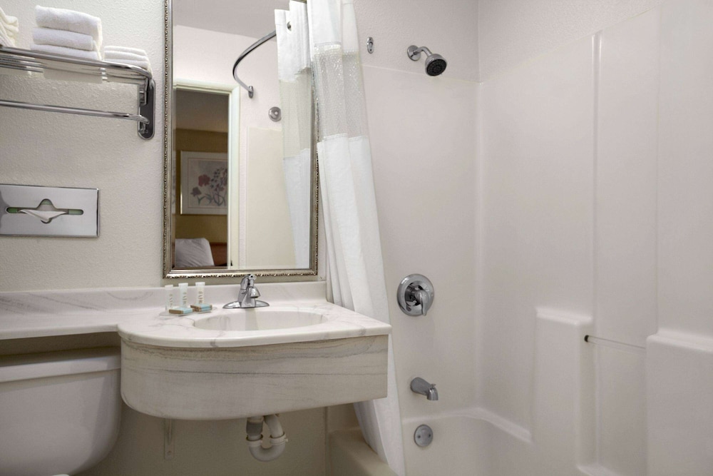 Pendleton Vacations - Travelodge by Wyndham Pendleton OR - Property Image 9