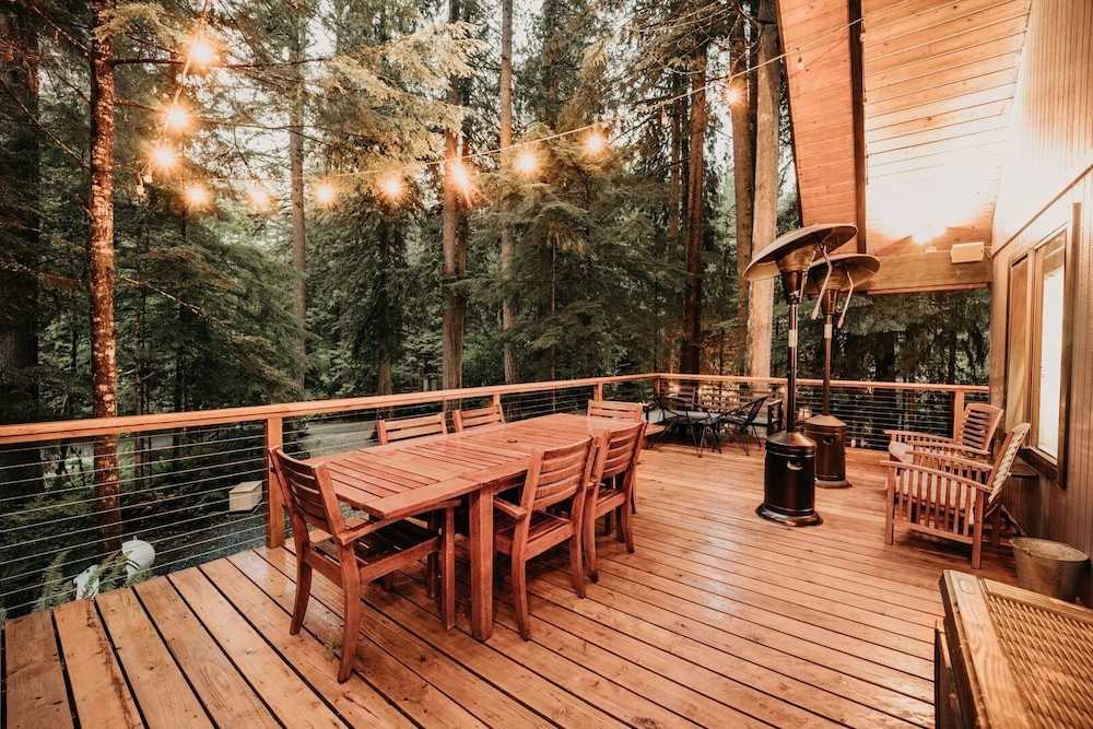 98sl - Hot Tub - Bbq - Pets Ok - Wifi - Sleeps 6 2 Bedroom Home by RedAwning