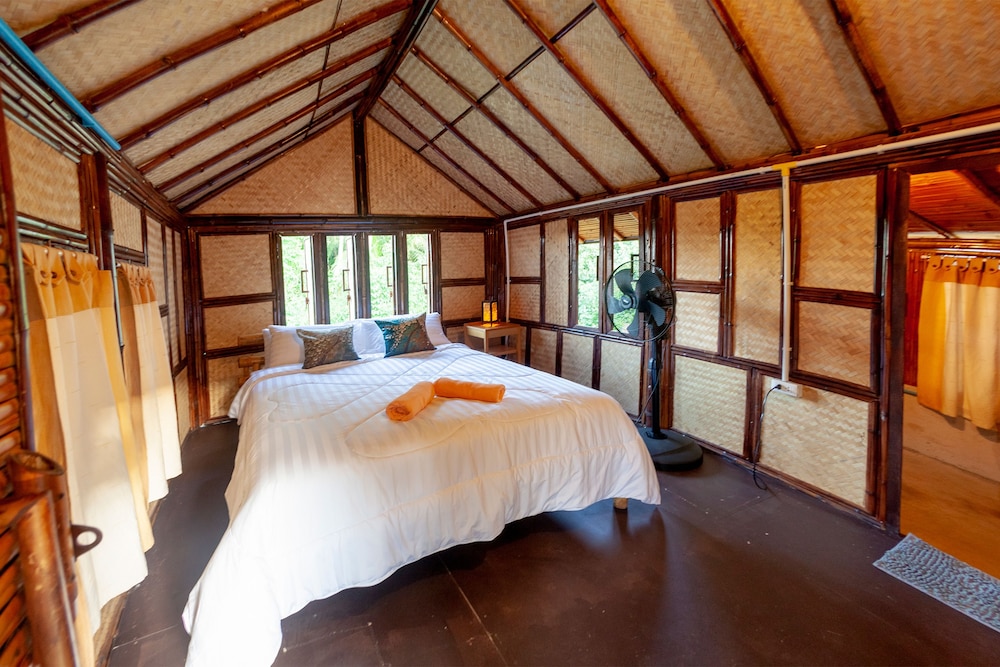 Tonmai Suites