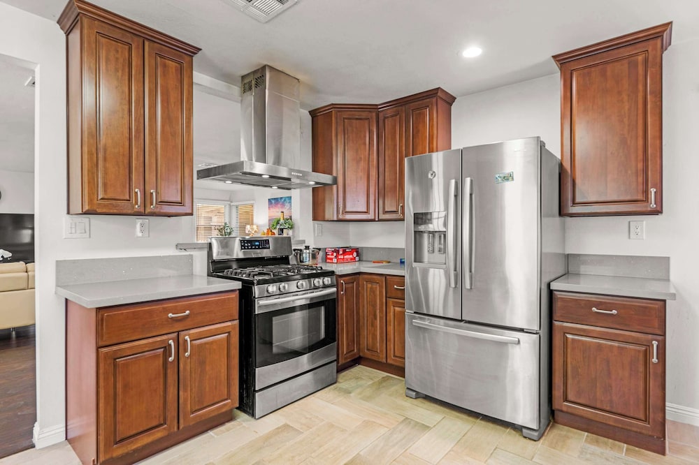 Spacious Retreat w Large Kitchen & Outdoor Patio
