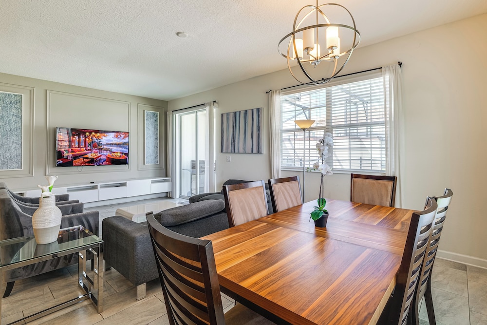 Family Oasis in Championsgate: Private Pool!