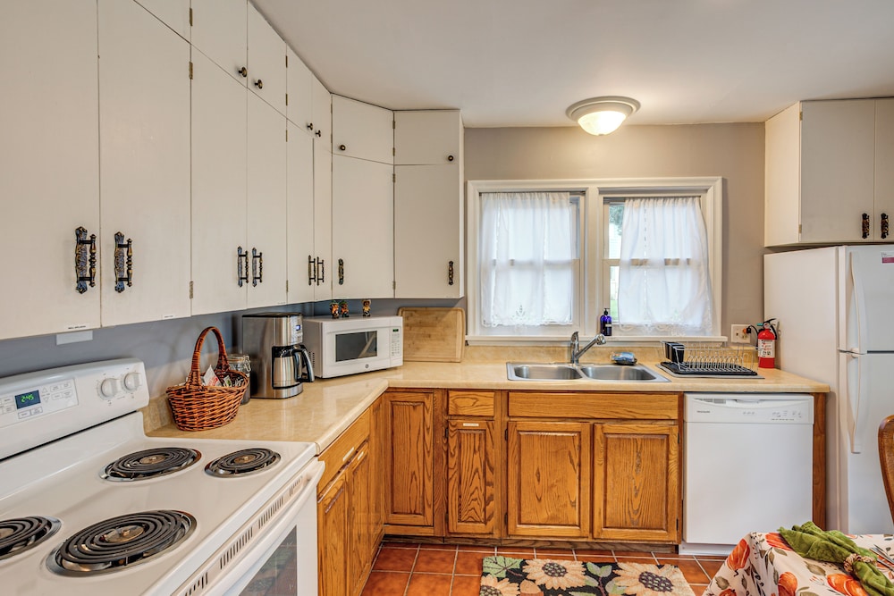 Fishing & Skiing Base! Residential Bozeman Escape