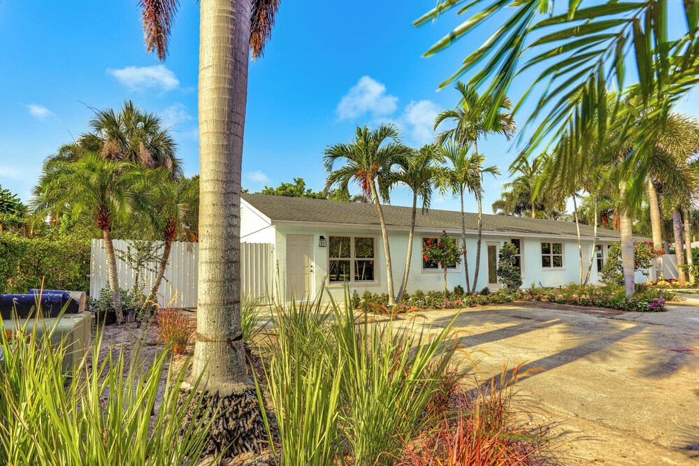 Vibrant North Palm Beach Home ~ 2 Mi to Beach!