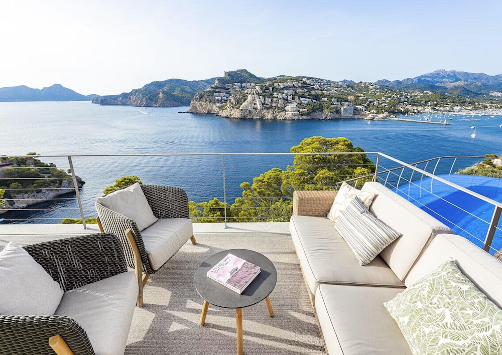 Sea-view Villa Near Port