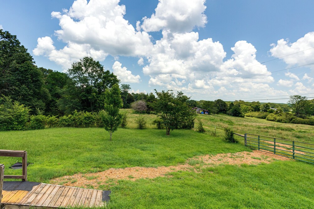 7 Mi to Ole Miss: Quiet Rural Retreat w/ Yard!