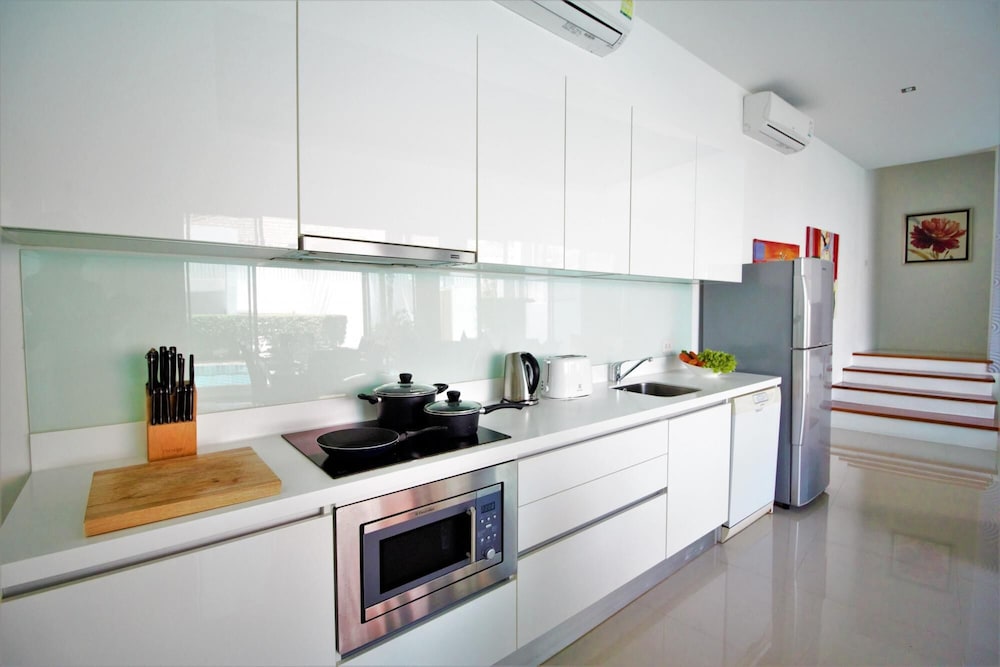 AR Private Pool Villa High Speed Wi-fi Cable TV view 2