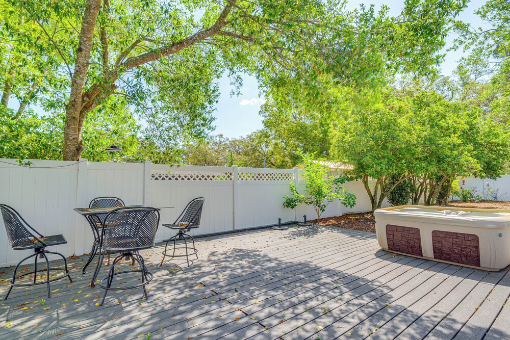 Private Pool & Lanai: Spring Hill Oasis