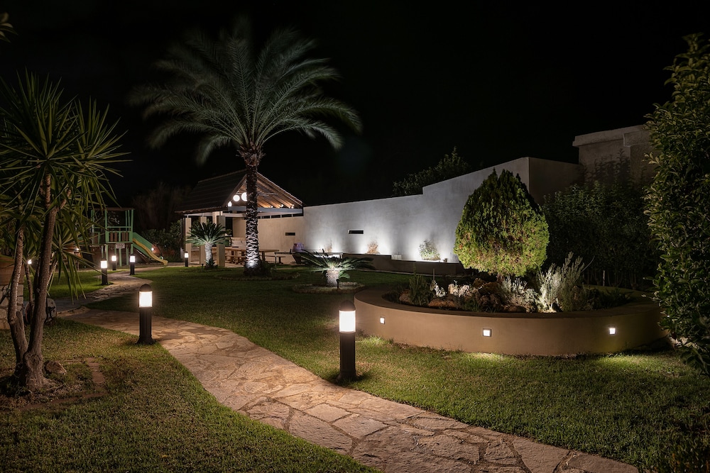 Daphnis Villas
