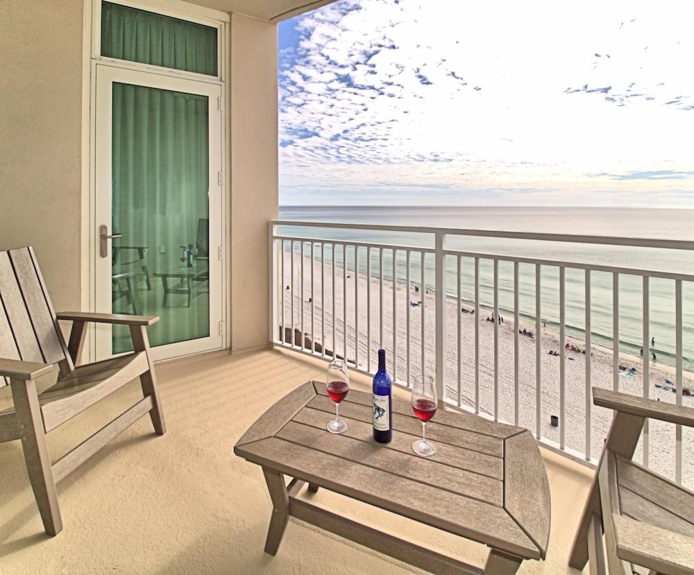 Aqua Resort 706