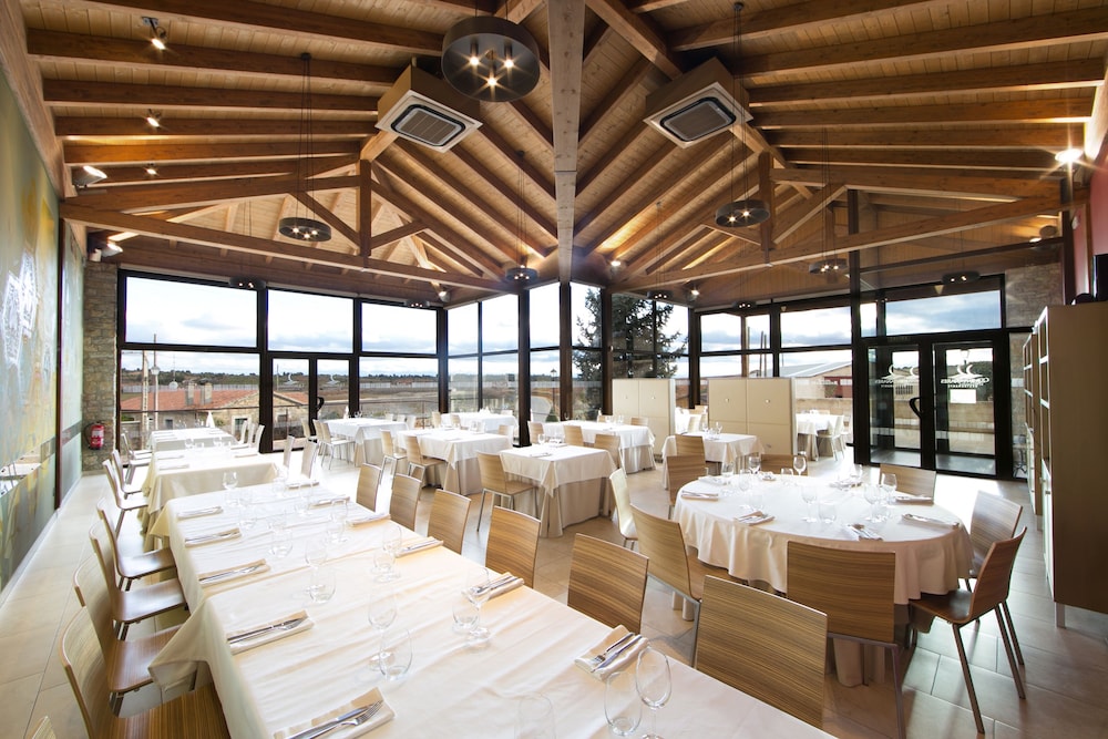 Hotel Restaurante Quintanares - Property Image 36