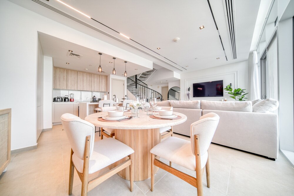 Luxe and Modern Duplex in Difc