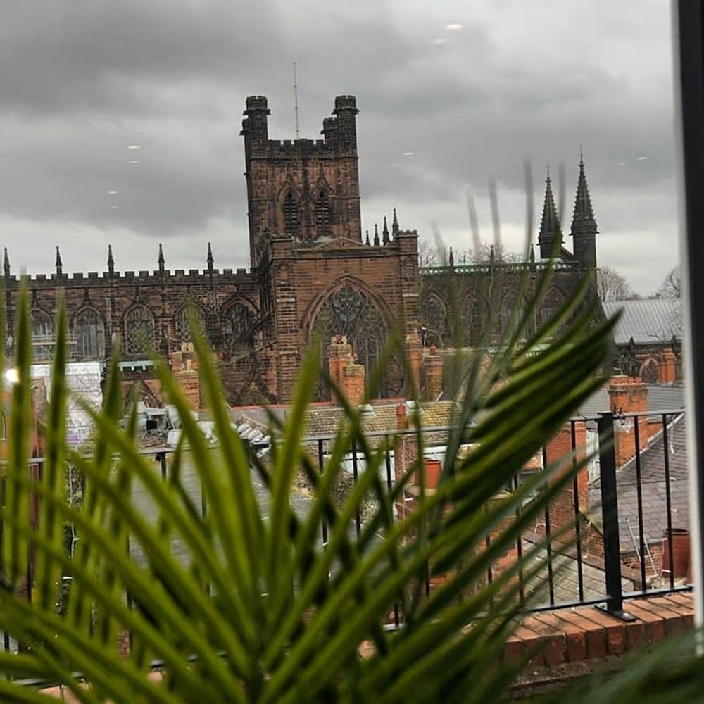 Penthouse On The Rows - Cathedral Views