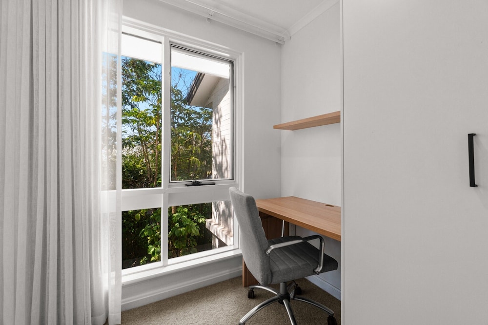 Stylish 2-bed Townhouse in Leafy Hyde Park