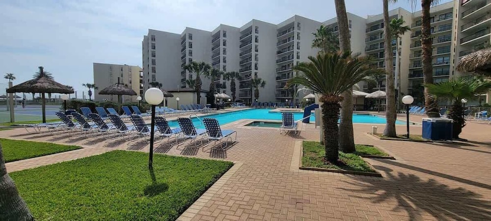Beachfront Hotspot - New Furnishings - Pool - 1st Floor